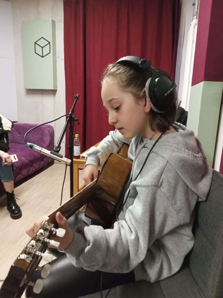 MusikMobil Aufnahme von Instrumenten im Tonstudio
